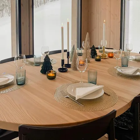 Family With Picturesque View At Σπίτι διακοπών *