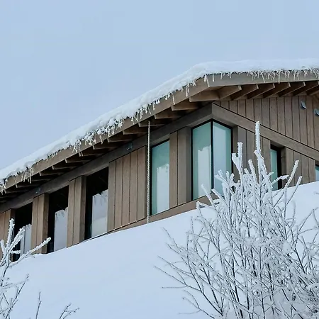 Family With Picturesque View At Рон