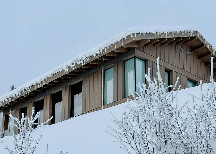 Family With Picturesque View At Рон